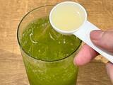 「抹茶に炭酸、さらに大さじ1杯加えたのは…　意外な組み合わせに「癖になる」「ぐびぐびいける」」の画像1