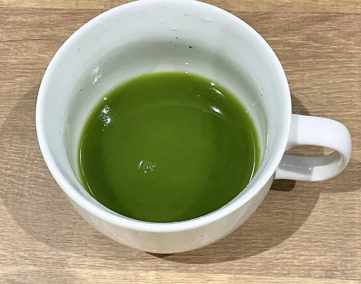 抹茶に炭酸、さらに大さじ1杯加えたのは…　意外な組み合わせに「癖になる」「ぐびぐびいける」
