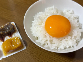 生卵がなくても大丈夫！『1プッシュ』でいつでも「卵かけご飯」が食べられる
