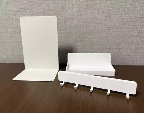 「家で余っていたブックエンド　じゃない使い方に「玄関がスッキリ」「雰囲気を邪魔しない」」の画像