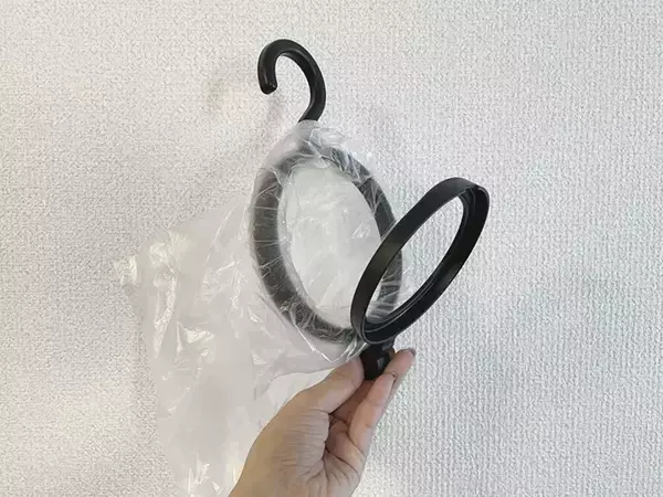 「100均の『帽子ハンガー』　帽子以外もかけられて…意外な使い方を試してみた！」の画像