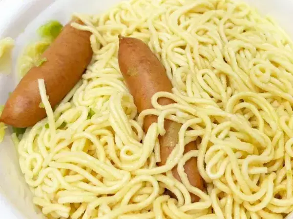 ウインナーをゆでるのが面倒な時は？　意外なアイディアに「パンチがあってうまい！」