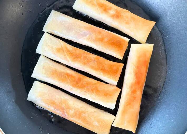 具材は炒めません！　春巻きの皮の思わぬ使い道に「夫が無言で食べ続けるほどハマった」