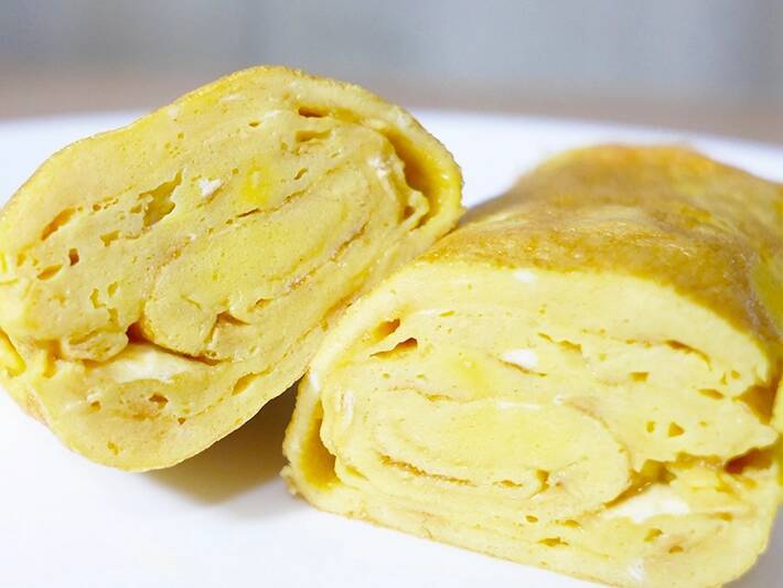 玉子焼きがボリュームアップでふわふわ食感に！　砕いて入れたものは…