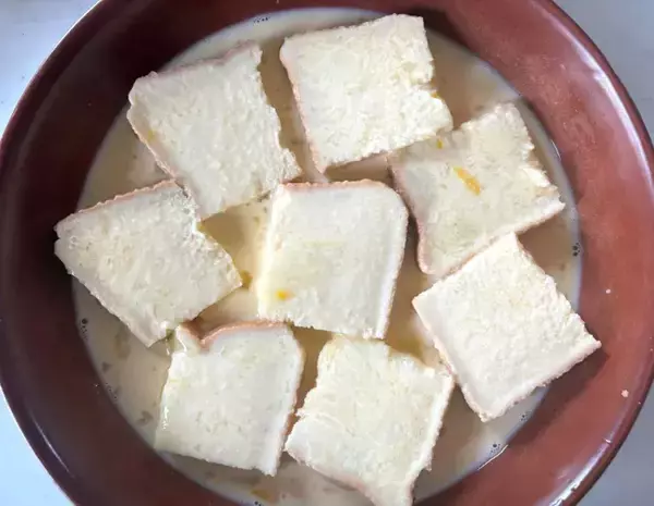「食パンを凍らすだけ！　ふわふわフレンチトーストのコツに「噛まずに飲める」」の画像