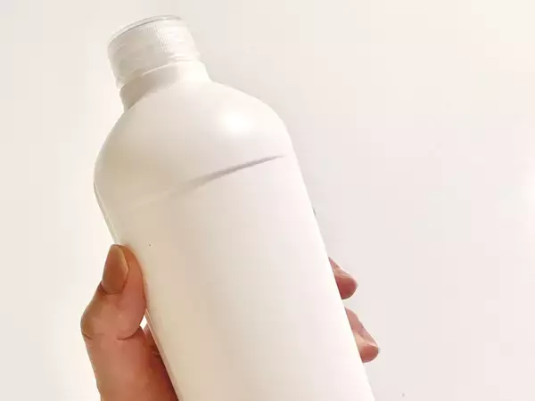 詰め替えでこぼすならやってみて！　じょうごを使わない裏技に「手軽でいい」「コレは助かる」