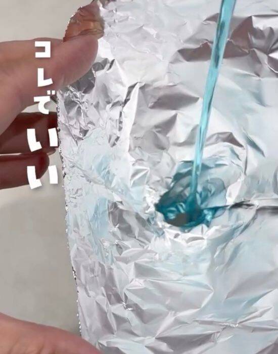 詰め替えでこぼすならやってみて！　じょうごを使わない裏技に「手軽でいい」「コレは助かる」