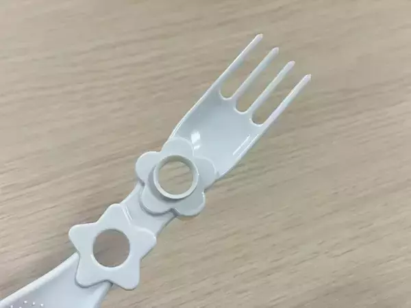 「お弁当作りの革命！ダイソーの110円『3wayスプーン』が神だった 「これ1本で済むのすごい」」の画像