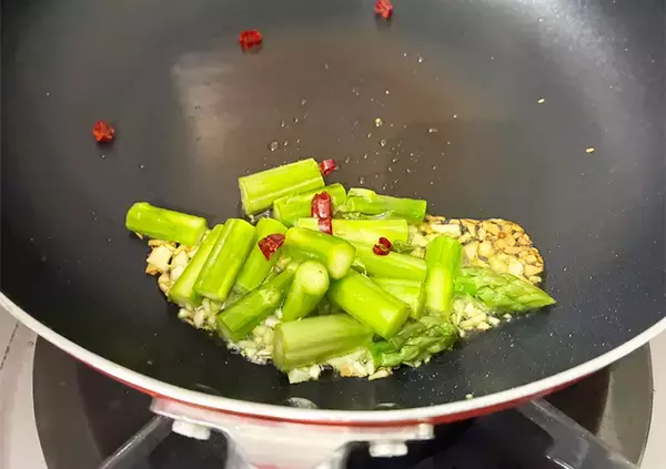 「おせちのかまぼこが余ってる人は挙手！　無限に食べれるアレンジレシピに「箸が止まらない！」」の画像