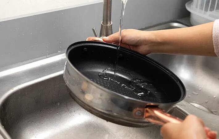 『フッ素樹脂加工』と『鉄』どっちを選ぶ？　メーカーに聞いた違い
