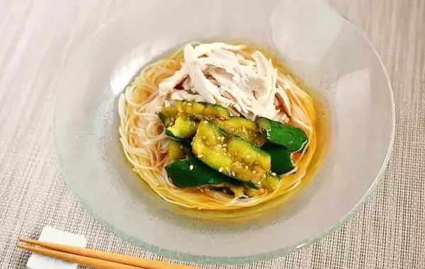 「ジッパー袋にキュウリ2本入れて…　冷蔵庫で30分！やみつき簡単漬け物【管理栄養士】」の画像