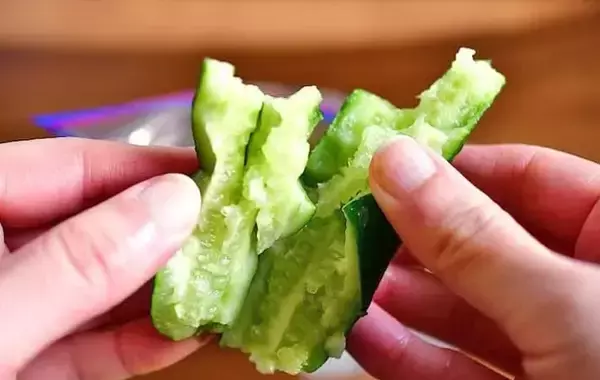 「ジッパー袋にキュウリ2本入れて…　冷蔵庫で30分！やみつき簡単漬け物【管理栄養士】」の画像