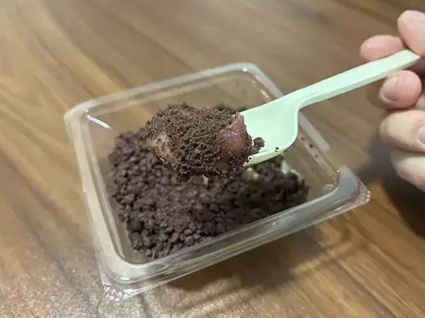 「自宅でサツマイモ掘り体験！？　ファミマの斬新なスイーツを食べると…「懐かしい」」の画像