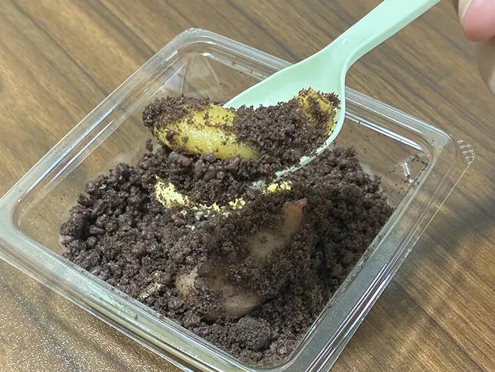自宅でサツマイモ掘り体験！？　ファミマの斬新なスイーツを食べると…「懐かしい」