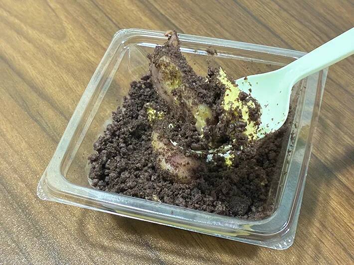 自宅でサツマイモ掘り体験！？　ファミマの斬新なスイーツを食べると…「懐かしい」