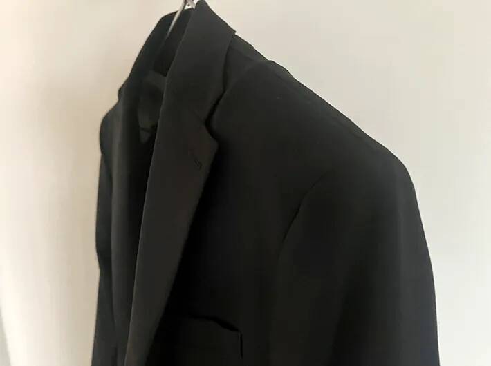 紙コップをハンガーにつけるだけ！　秋冬に試してほしい『アウターの型崩れ防止テク』が超簡単