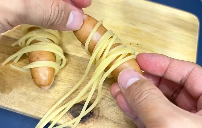 ウインナーにパスタを刺して…　できた簡単おかずが「絶対子供が喜ぶ」「ハロウィンにピッタリ」