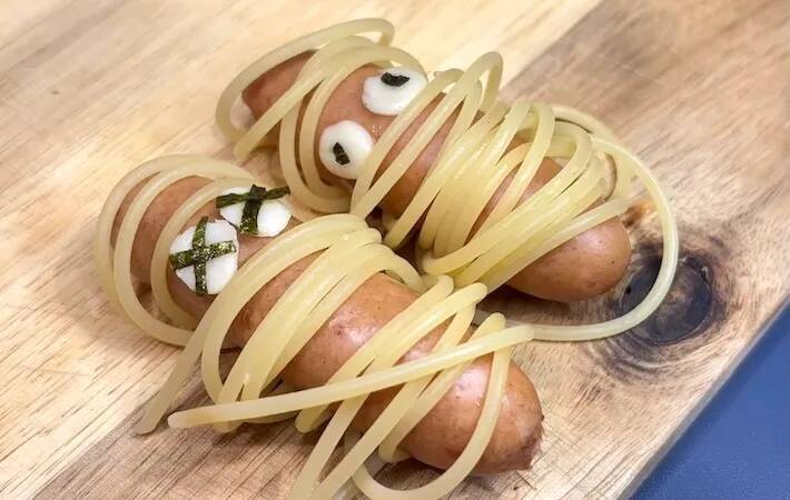 ウインナーにパスタを刺して…　できた簡単おかずが「絶対子供が喜ぶ」「ハロウィンにピッタリ」