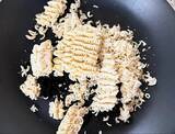 「麺を袋ごと叩いて砕く！？　インスタント麺の思わぬ使い道に「え、うま」「このために買う」」の画像3