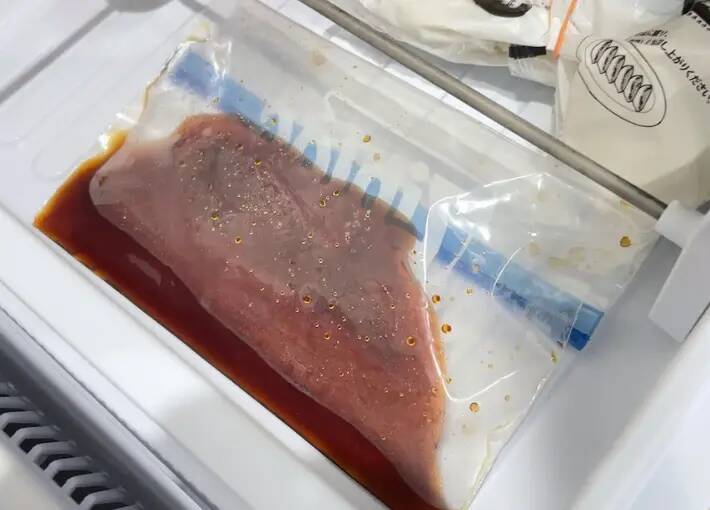 『冷やし中華のスープ』をジッパー袋に入れて？　完成品に「食感がいい」「箸が進む！」