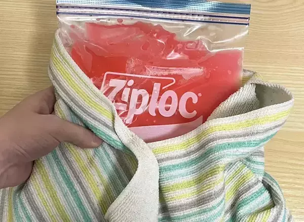 「最初から最後までシロップたっぷりなかき氷　作り方に「簡単」「かき氷機いらない」」の画像