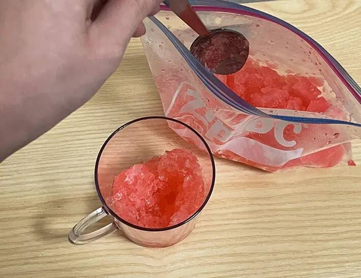 最初から最後までシロップたっぷりなかき氷　作り方に「簡単」「かき氷機いらない」