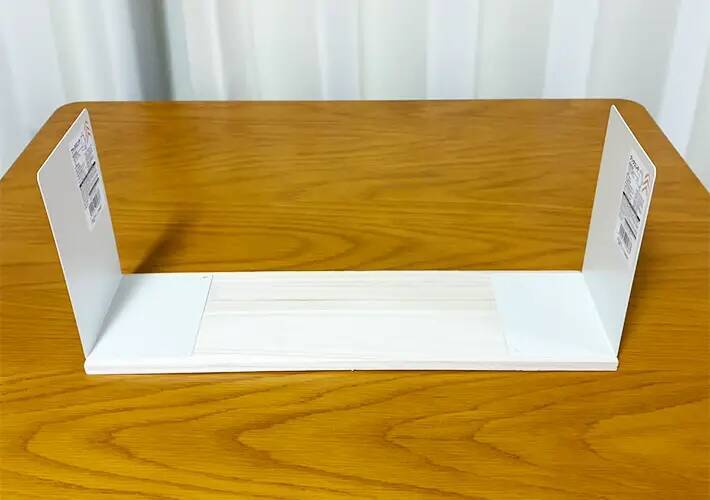 2枚のブックエンドで『行き場のない靴』がすっきり！　玄関が見違える思わぬ活用法とは