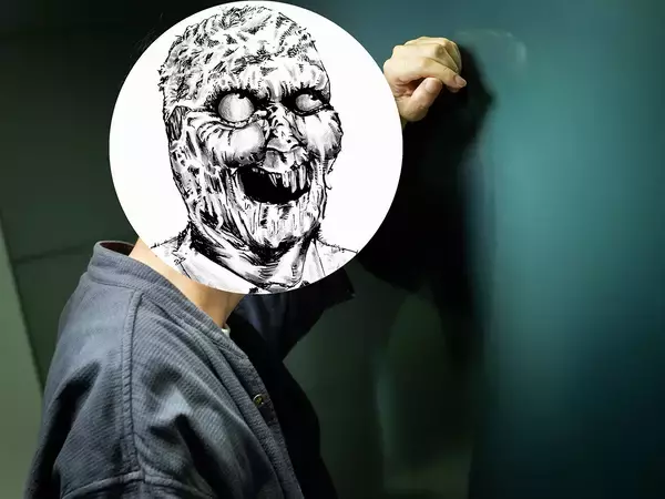 ホラー漫画『裏バイト:逃亡禁止』作者インタビュー　『怪異×アルバイト』に込めた意味とは