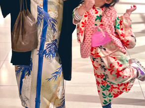 母親「3歳娘のポージング力すごい」　夫が撮影した1枚に「素敵すぎます！」「構図が完璧」