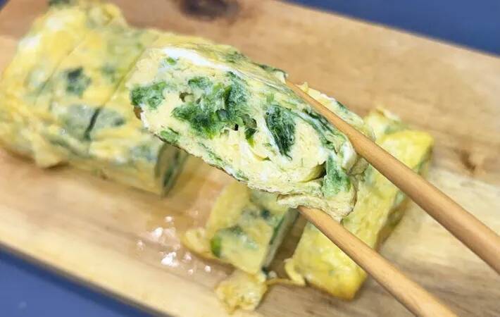 玉子焼きに『大さじ1杯』入れてみて！　ふわっと風味が広がって「ご飯がすすむ」