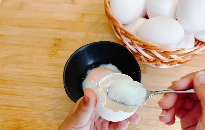 温泉卵、そのまま割らないで！　食べる前の『10回フリフリ』で白身がスルッと出る裏ワザ