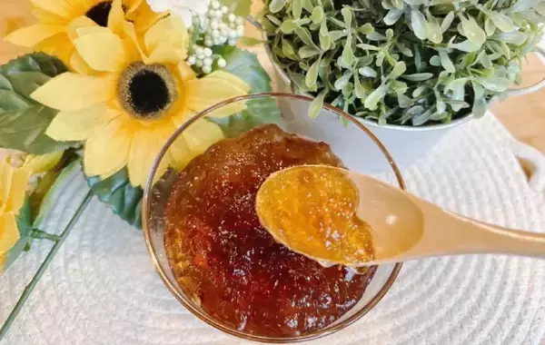 「ペットボトルの麦茶、そのまま飲んだらもったない！　5g加えるだけで「子供が喜ぶ」「こんなに合うんだ」」の画像
