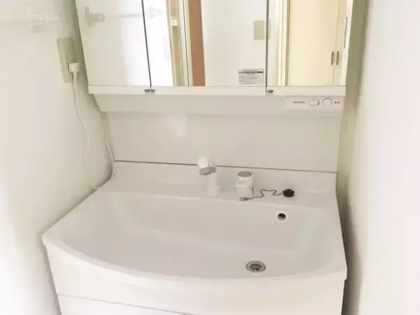蛇口まわりはゴシゴシこすらないで！　アクリルたわしで水あかが消える方法【掃除術4選】