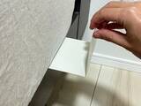「ブックエンドがリビングの『ちょい置き』に役立つ　100均文房具の意外な活用法【2選】」の画像1