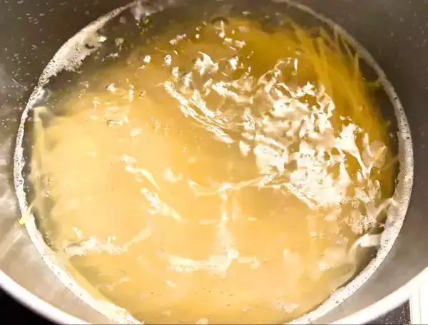 「ナポリタンを2つに分けて…？　できたものに「手が止まらない」「普通のものに戻れない」」の画像