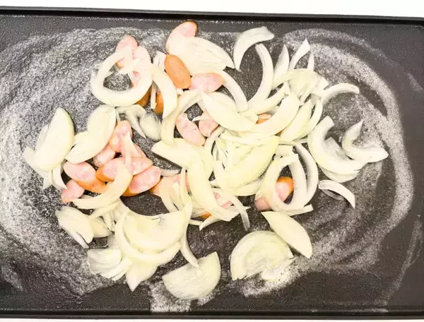「ナポリタンを2つに分けて…？　できたものに「手が止まらない」「普通のものに戻れない」」の画像