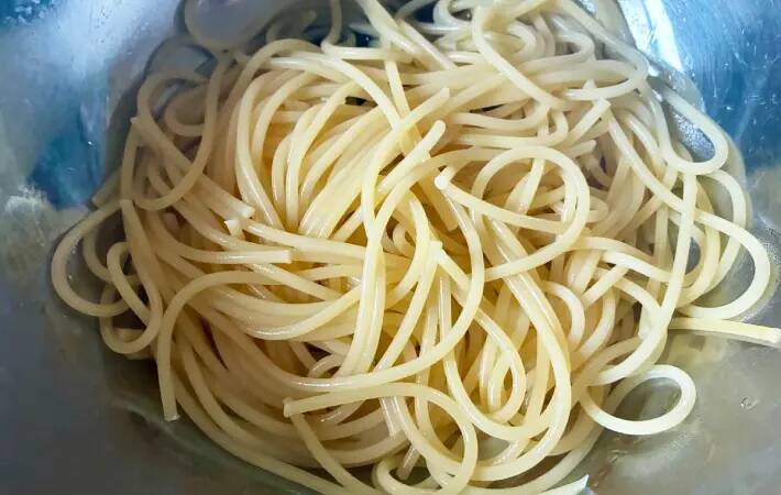 ゆでたてのパスタに『小さじ２杯』と… 和風パスタに家族が「一瞬で完食」