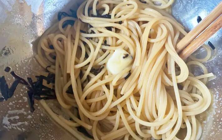 ゆでたてのパスタに『小さじ２杯』と… 和風パスタに家族が「一瞬で完食」