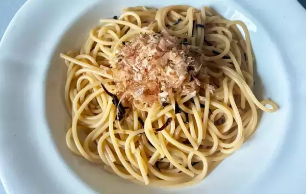 「ゆでたてのパスタに『小さじ２杯』と… 和風パスタに家族が「一瞬で完食」」の画像