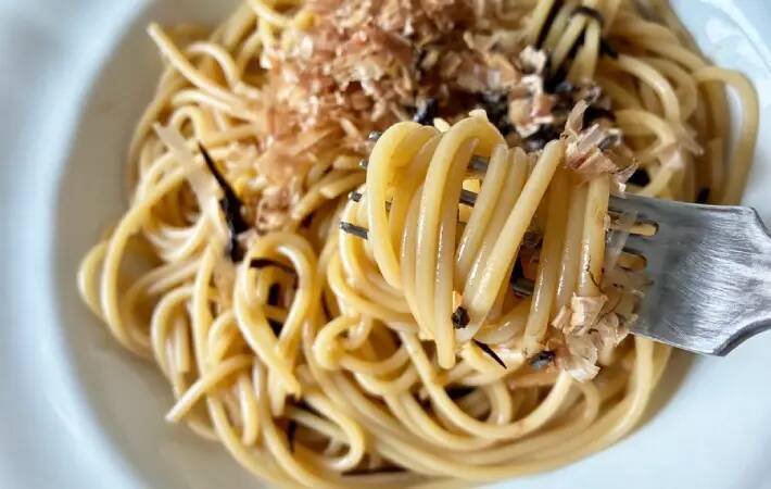 ゆでたてのパスタに『小さじ２杯』と… 和風パスタに家族が「一瞬で完食」