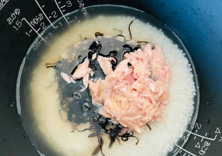 味つけ不要の『炊き込みご飯』　具材2つを入れて炊くだけで「うま味が広がる」