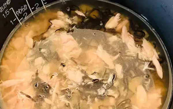 「味つけ不要の『炊き込みご飯』　具材2つを入れて炊くだけで「うま味が広がる」」の画像