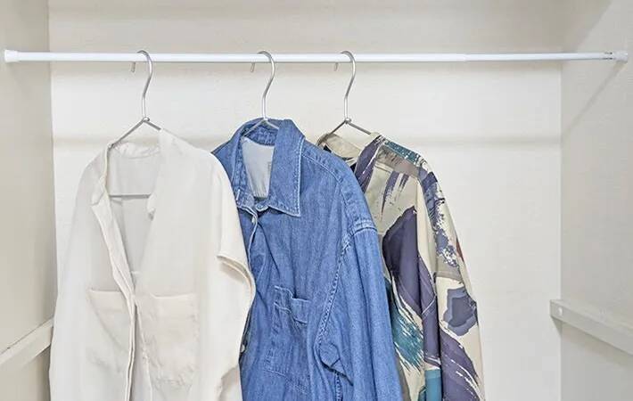 つっぱり棒にカーテンを通すと…　試したら「隠せて嬉しい」「使い勝手バツグン」【ダイソーの活用法】