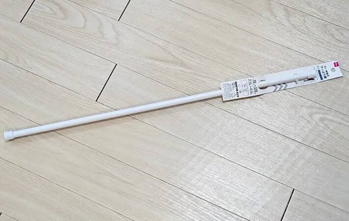 つっぱり棒にカーテンを通すと…　試したら「隠せて嬉しい」「使い勝手バツグン」【ダイソーの活用法】