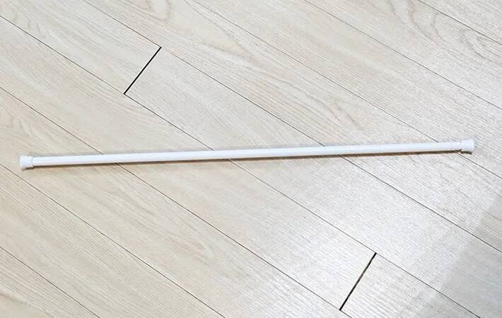 つっぱり棒にカーテンを通すと…　試したら「隠せて嬉しい」「使い勝手バツグン」【ダイソーの活用法】