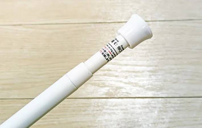 つっぱり棒にカーテンを通すと…　試したら「隠せて嬉しい」「使い勝手バツグン」【ダイソーの活用法】