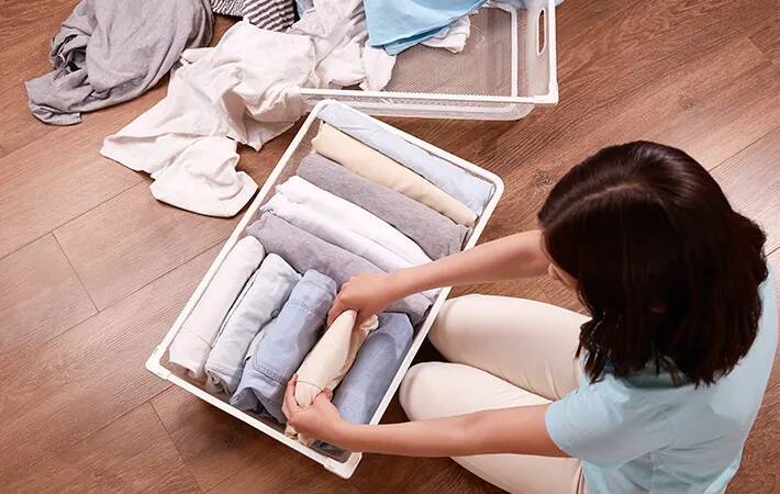 タンスから出した夏服、そのまま着るの待って！　プロが教える『ニオイ・黄ばみ』の撃退ワザ【洗濯術】