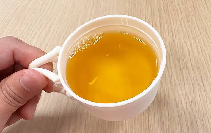 ペットボトルのキャップは捨てます　代わりに使ったスリコのペットボトル用コップが便利だった