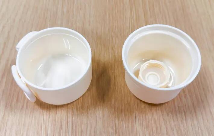 ペットボトルのキャップは捨てます　代わりに使ったスリコのペットボトル用コップが便利だった