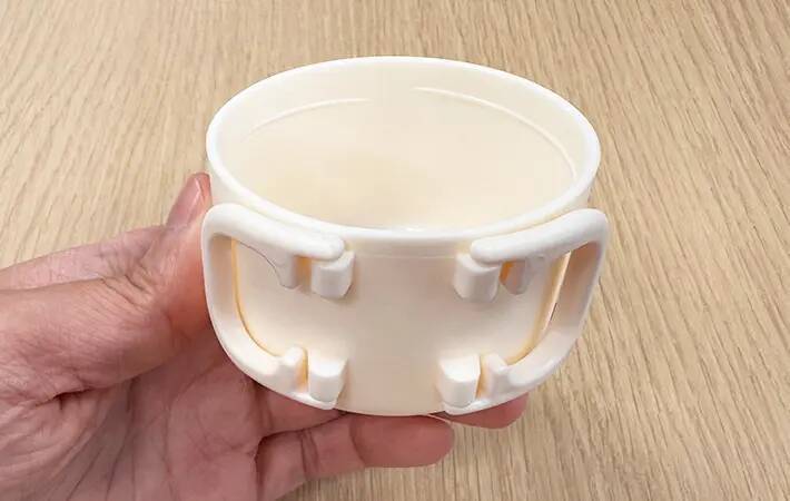ペットボトルのキャップは捨てます　代わりに使ったスリコのペットボトル用コップが便利だった